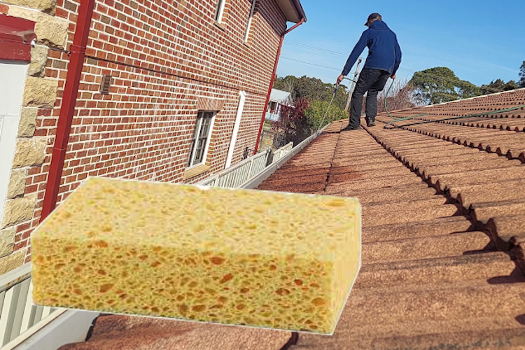 batemansbay gutter cleaning professionals showcase their innovative technique: cleaning gutters without a hose, relying on sponges.